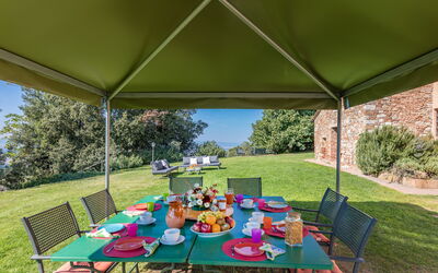 Villa Belvedere: Buitenshuis