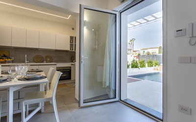 Villa Vitara: Keuken, Lunchroom, Woonkamer