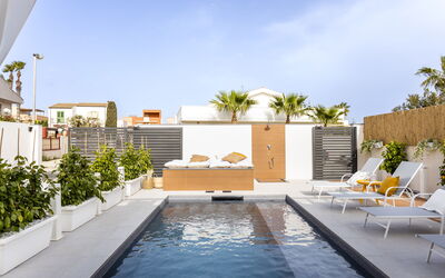 Villa Vitara: Buitenshuis, Tuin, zwembad