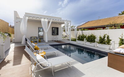 Villa Vitara: Buitenshuis, Tuin, zwembad