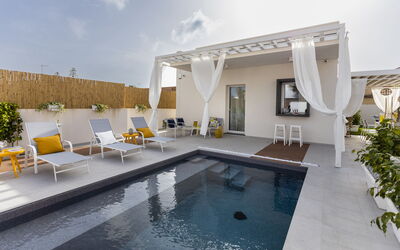 Villa Vitara: Buitenshuis, Tuin, zwembad