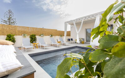 Villa Vitara: Buitenshuis, Tuin, zwembad