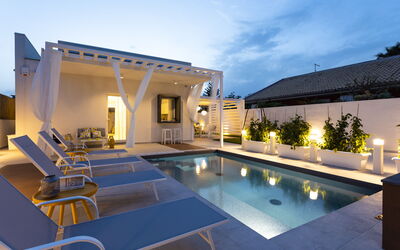 Villa Vitara: Buitenshuis, Tuin, zwembad