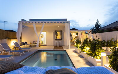 Villa Vitara: Buitenshuis, Tuin, zwembad