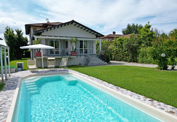 Villa Alex: Buitenshuis, Tuin, zwembad