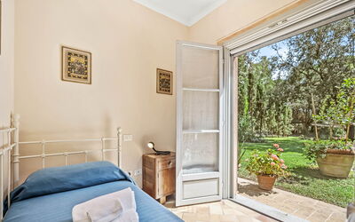 Casale Rosa: Bedroom, Garden