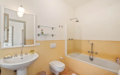Casale Rosa: Bathroom