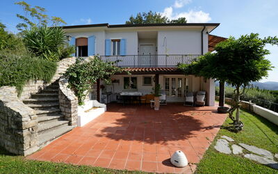 Villa Corsanico: Buitenkanten, Buitenshuis