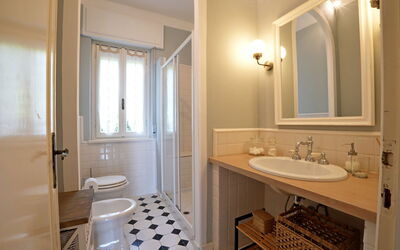Villa Corsanico: Badkamer