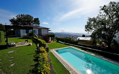 Villa Corsanico: Buitenshuis, Tuin, zwembad