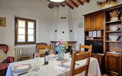 Villa Portole Due: Cuisine, Salle à manger, Salon