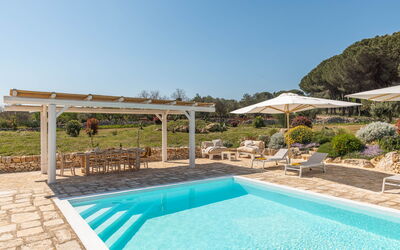 Masseria le Monache: all'aperto, Attività, Balcone / Terrazza / Patio, Benessere, Esterni, Giardino, Piscina, Primavera, Vista Panoramica