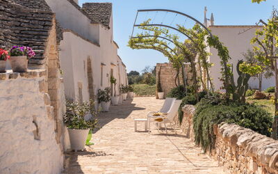 Masseria le Monache: all'aperto, Attività, Balcone / Terrazza / Patio, Benessere, Esterni, Giardino, Piscina, Primavera, Vista Panoramica