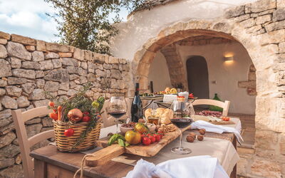 Masseria le Monache: all'aperto, Attività, Balcone / Terrazza / Patio, Benessere, Esterni, Giardino, Piscina, Primavera, Vista Panoramica