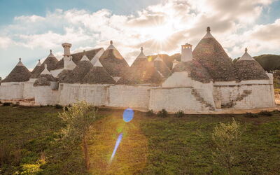 Masseria le Monache: all'aperto, Attività, Balcone / Terrazza / Patio, Benessere, Esterni, Giardino, Piscina, Primavera, Vista Panoramica