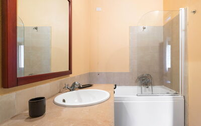 Villa Montecarulli: Automne, Été, Printemps, Salle de bain