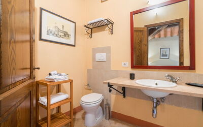 Villa Montecarulli: Automne, Été, Printemps, Salle de bain