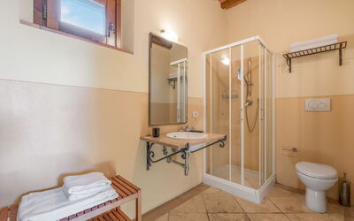 Villa Montecarulli: Automne, Été, Printemps, Salle de bain