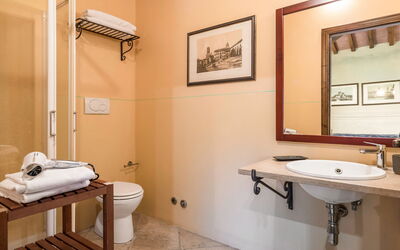 Villa Montecarulli: Automne, Été, Printemps, Salle de bain