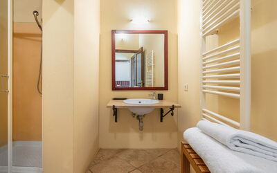 Villa Montecarulli: Automne, Été, Printemps, Salle de bain