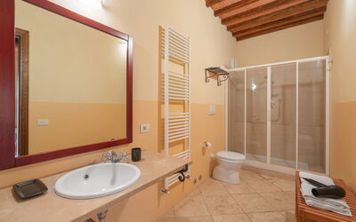 Villa Montecarulli: Automne, Été, Printemps, Salle de bain