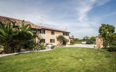 Villa Tania, Pool, Garden, Wifi, Jesolo: Autunno, Estate, Giardino, Primavera