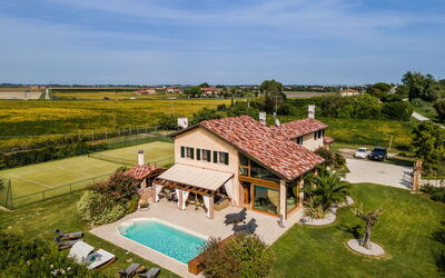 Villa Tania, Pool, Garden, Wifi, Jesolo: Autunno, Estate, Giardino, Piscina, Primavera