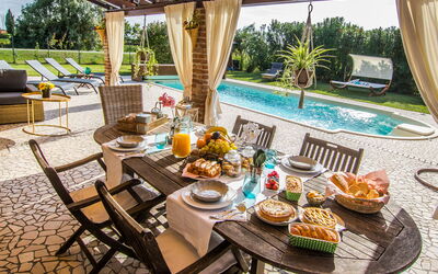 Villa Tania, Pool, Garden, Wifi, Jesolo: Autunno, Estate, Piscina, Primavera