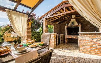 Villa Tania, Pool, Garden, Wifi, Jesolo: Autunno, Estate, Giardino, Primavera