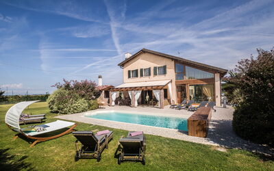 Villa Tania, Pool, Garden, Wifi, Jesolo: Autunno, Estate, Piscina, Primavera