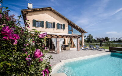 Villa Tania, Pool, Garden, Wifi, Jesolo: Autunno, Estate, Piscina, Primavera