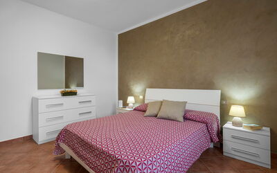Borgo House in Florentine Hills with Pool: Autunno, Camera da letto, Estate, Primavera