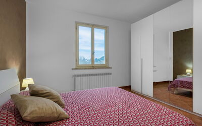 Borgo House in Florentine Hills with Pool: Autunno, Camera da letto, Estate, Primavera