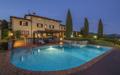 Villa Alessia Luxury: Automne, Entrée principale, Été, Printemps