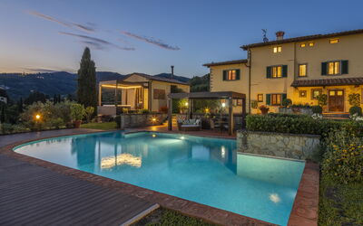 Villa Alessia Luxury: Automne, Entrée principale, Été, Printemps