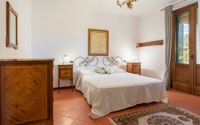 Villa Acquaviva with Pool in Perugia: Autumn, Bedroom, Spring, Summer