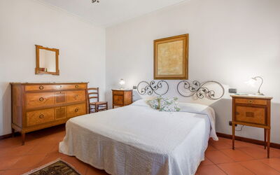 Villa Acquaviva with Pool in Perugia: Autumn, Bedroom, Spring, Summer
