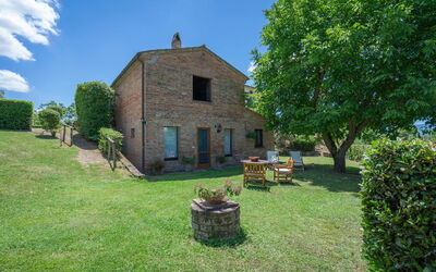 Villa Acquaviva with Pool in Perugia: Autumn, Garden, Spring, Summer