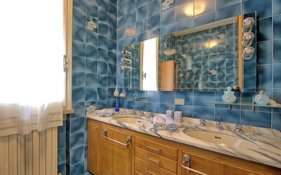 Villa Adriana: Badkamer