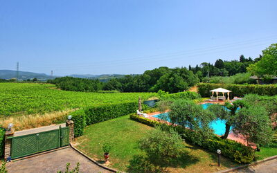 Villa Adriana: Buitenkanten, Buitenshuis, Keer bekeken