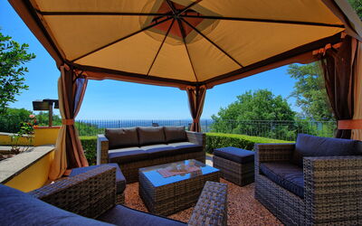 Villa Dorata: Balkon / terras / patio, Buitenshuis