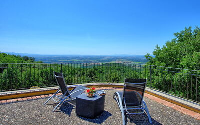 Villa Dorata: Buitenshuis