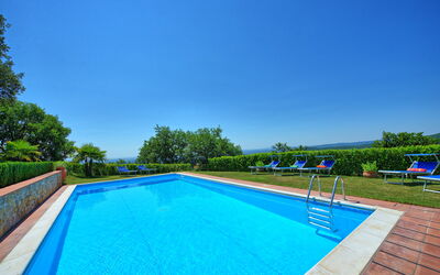 Villa Dorata: Tuin, zwembad