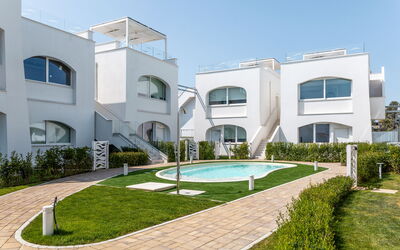 Perla Costa Conero: Building Exterior