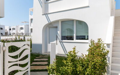 Perla Costa Conero: Building Exterior, Garden