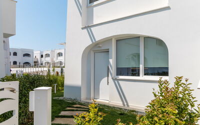 Perla Costa Conero: Building Exterior, Garden