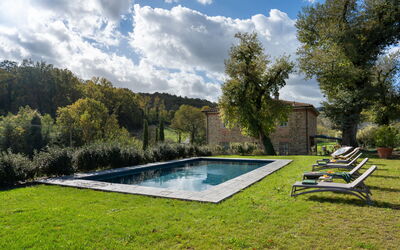 La Morella: all'aperto, Esterni, Piscina