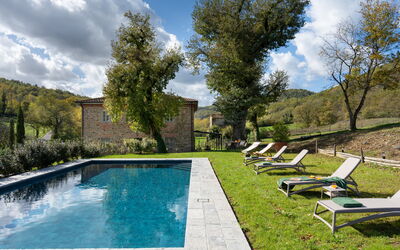 La Morella: all'aperto, Esterni, Piscina