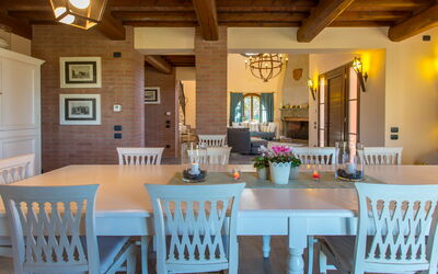 Villa Peccioli: Entrata Principale, Sala da pranzo, Soggiorno