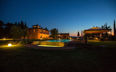 Villa Peccioli: Esterni, Giardino, Piscina